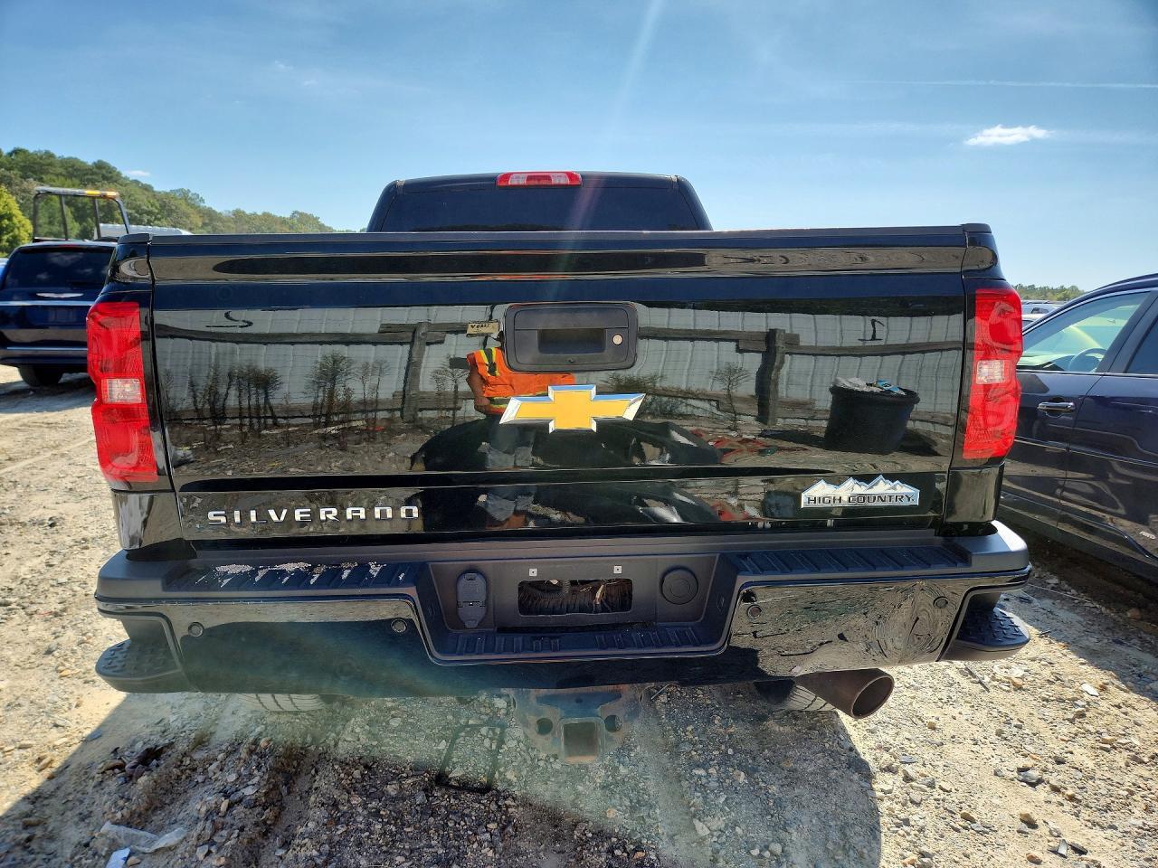 2017 CHEVROLET SILVERADO K2500 HIGH COUNTRY — Фото 6 из 12
