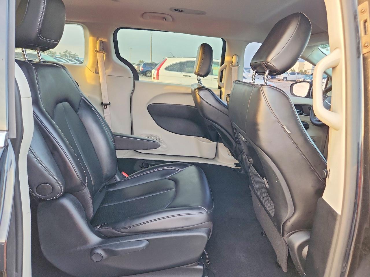 2023 CHRYSLER PACIFICA HYBRID TOURING L — Фото 11 из 13