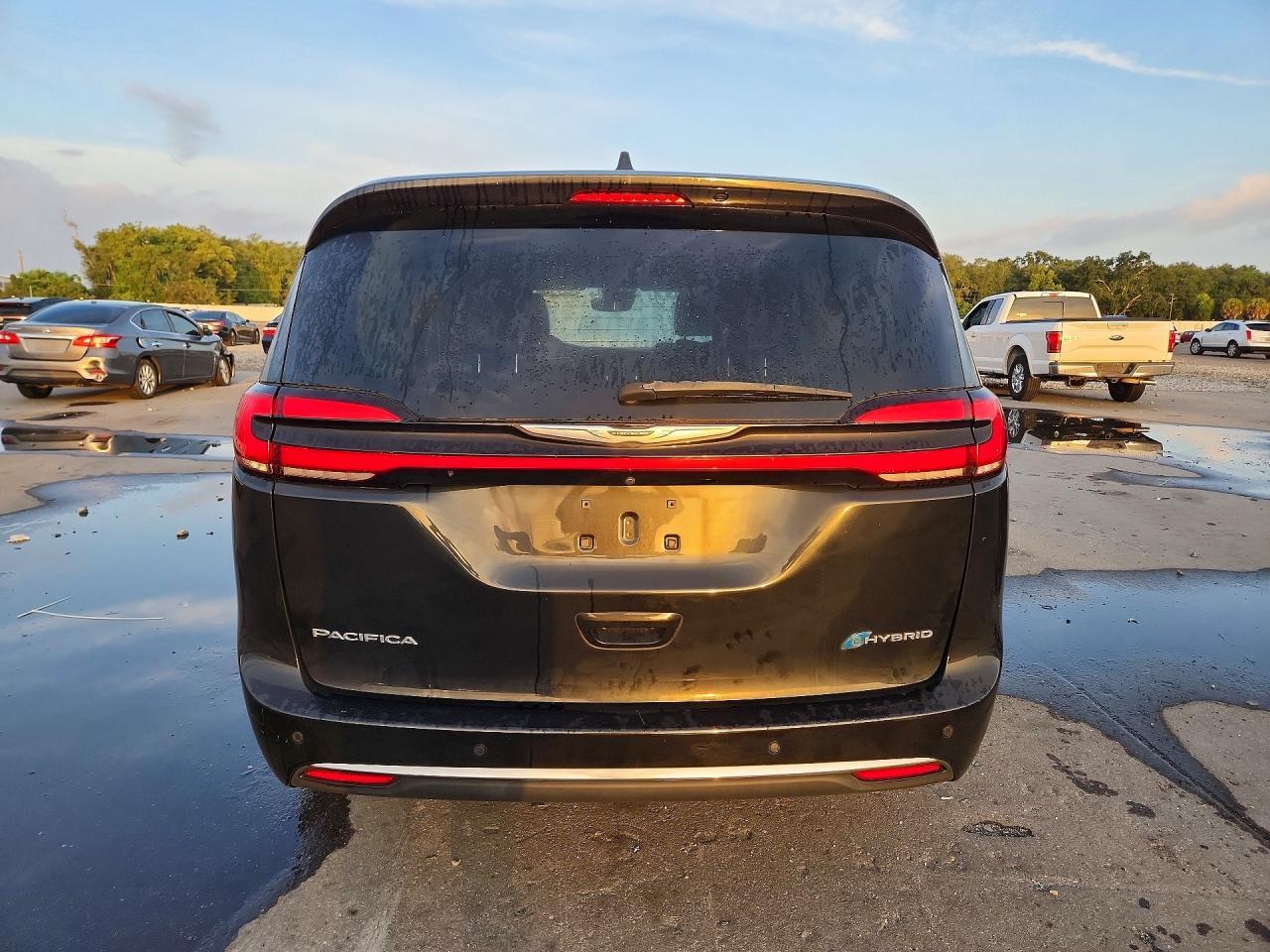 2023 CHRYSLER PACIFICA HYBRID TOURING L — Фото 6 из 13