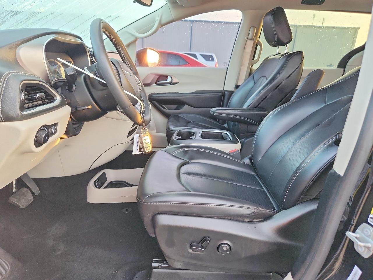 2023 CHRYSLER PACIFICA HYBRID TOURING L — Фото 7 из 13