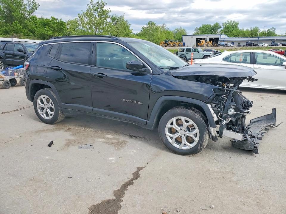 2024 JEEP COMPASS LATITUDE — Фото 4 из 14