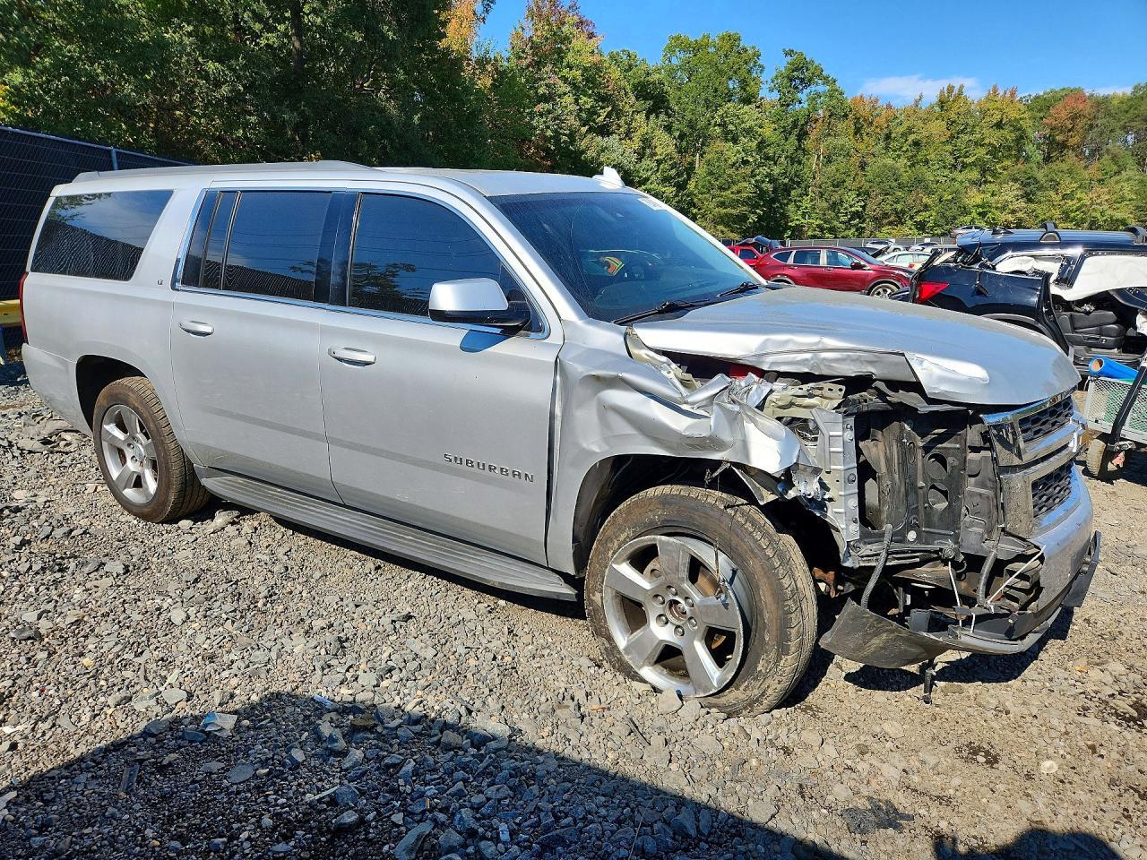 2016 CHEVROLET SUBURBAN K1500 LT — Фото 4 из 13