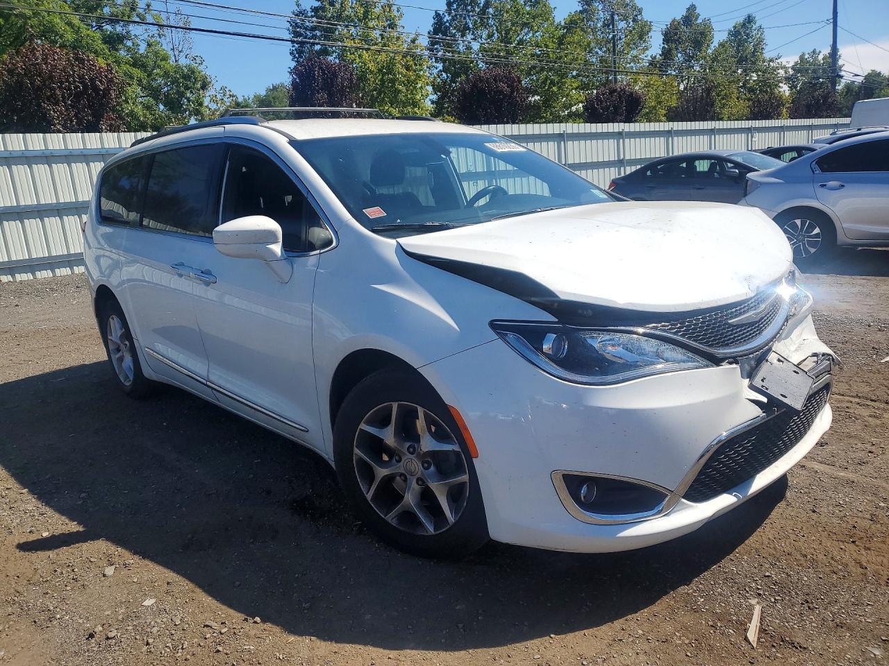 2020 CHRYSLER PACIFICA TOURING L — Фото 4 из 13