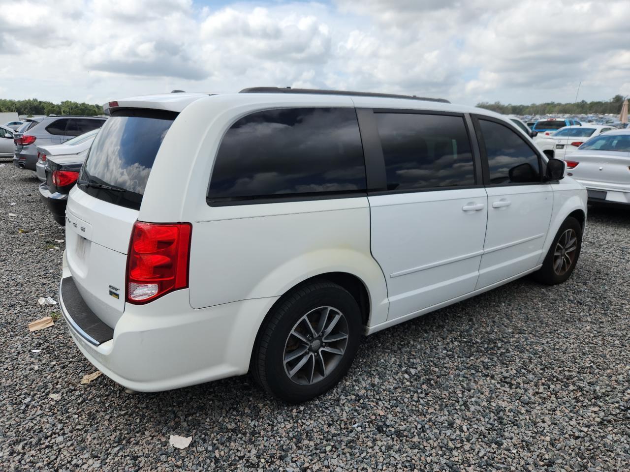 2017 DODGE GRAND CARAVAN GT — Фото 3 из 13