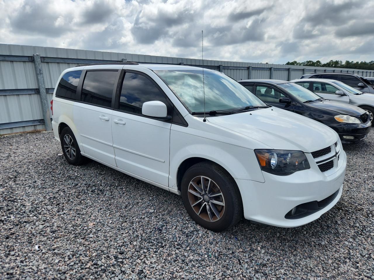 2017 DODGE GRAND CARAVAN GT — Фото 4 из 13