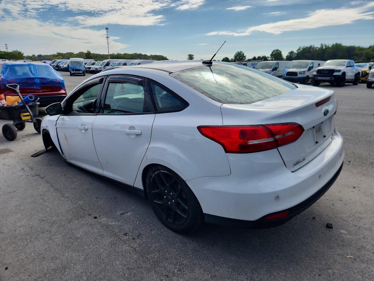 2016 FORD FOCUS SE — Фото 2 из 12