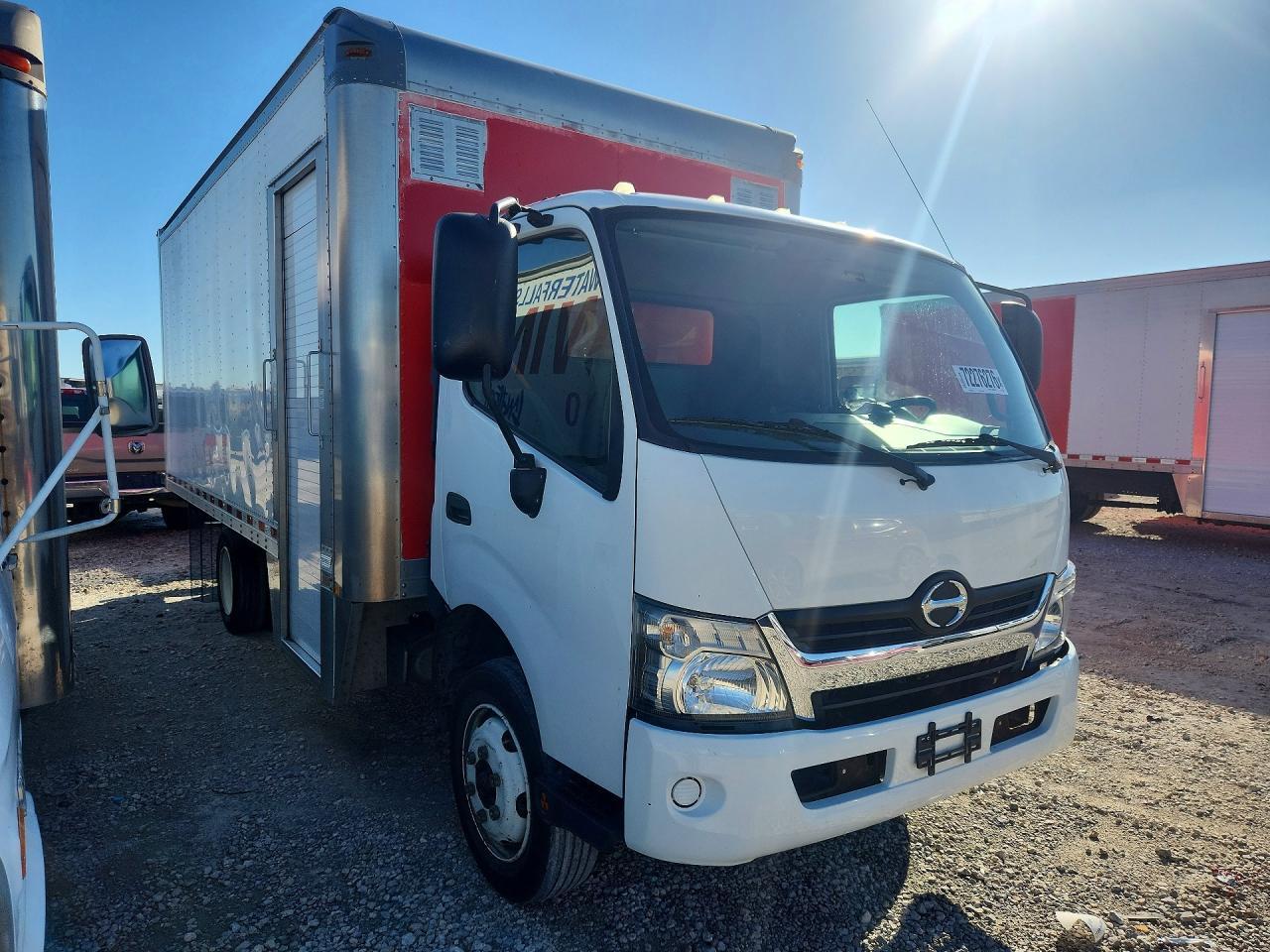 2018 HINO 195 - BOX TRUCK — Фото 4 из 12