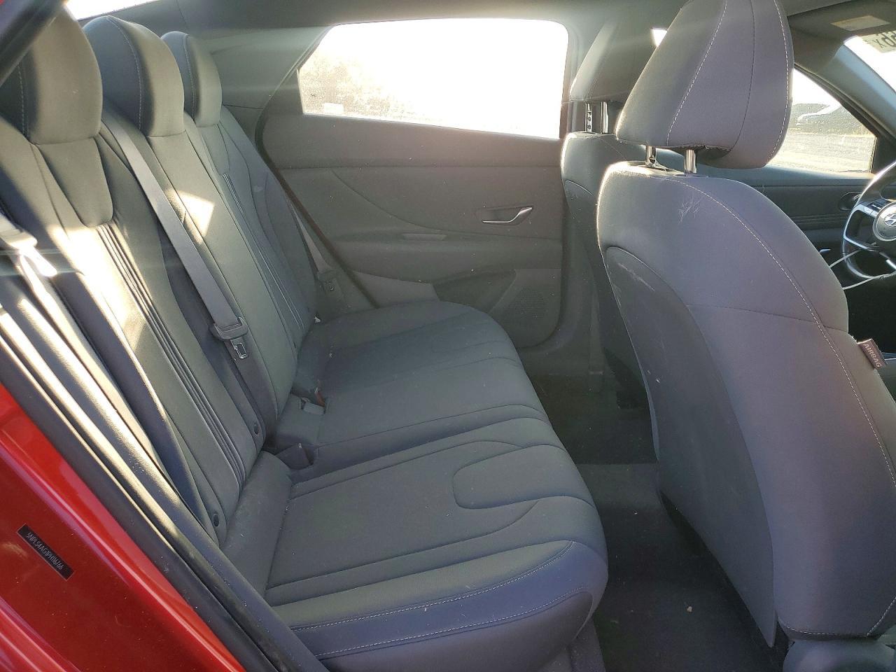 2023 HYUNDAI ELANTRA SEL — Фото 10 из 12