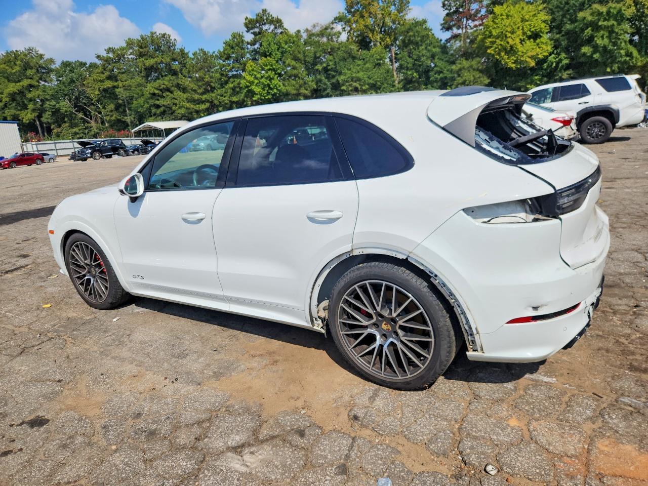 2022 PORSCHE CAYENNE GTS — Фото 2 из 12