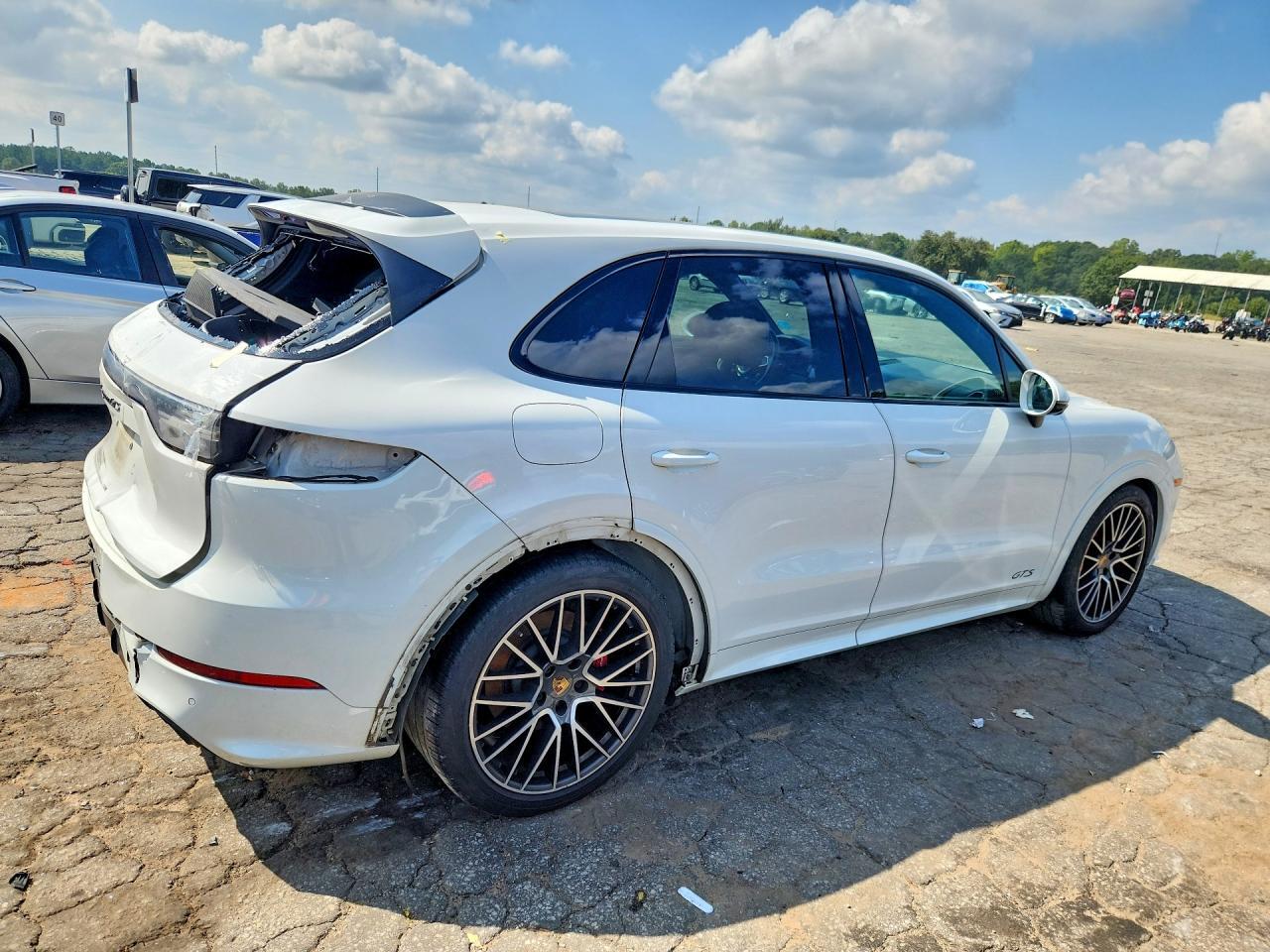 2022 PORSCHE CAYENNE GTS — Фото 3 из 12