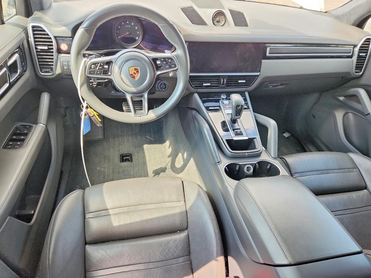 2022 PORSCHE CAYENNE GTS — Фото 8 из 12