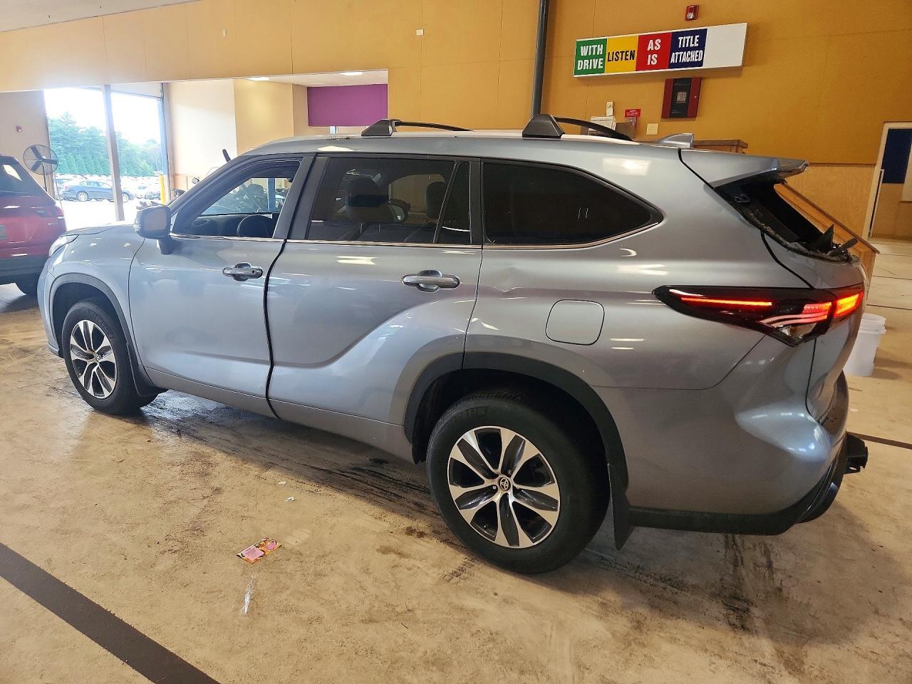 2024 TOYOTA HIGHLANDER XLE — Фото 2 из 13