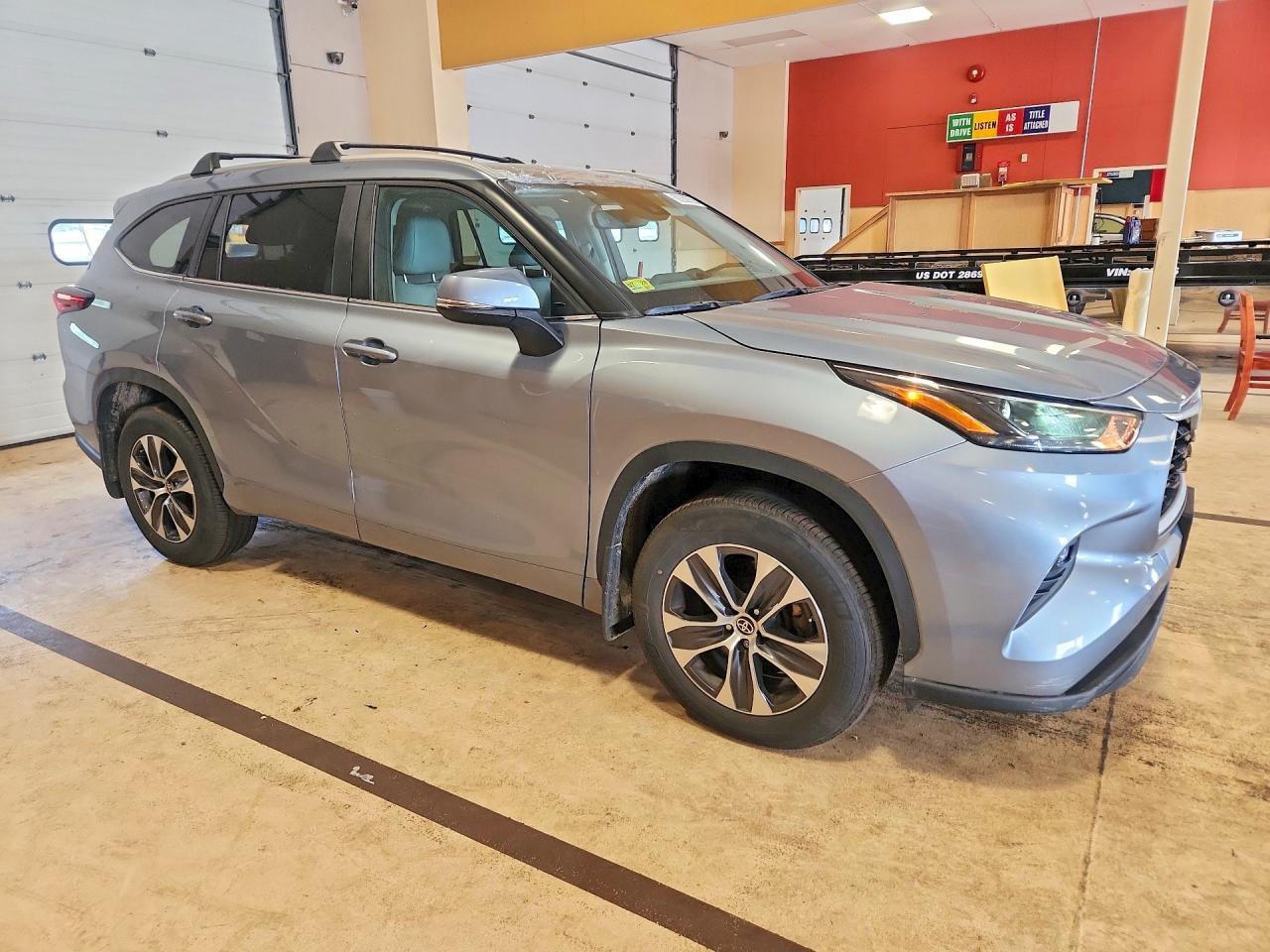 2024 TOYOTA HIGHLANDER XLE — Фото 4 из 13