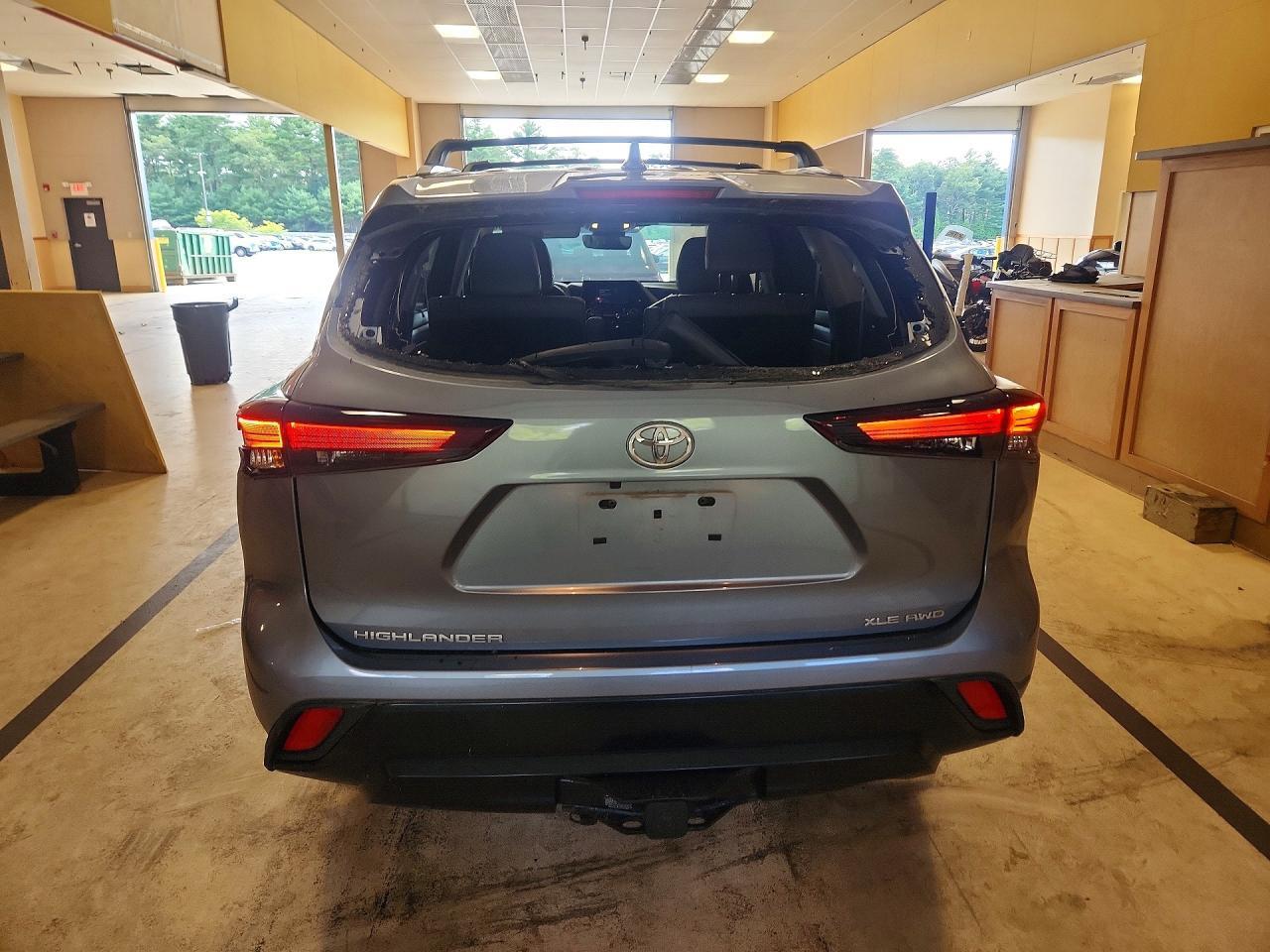 2024 TOYOTA HIGHLANDER XLE — Фото 6 из 13