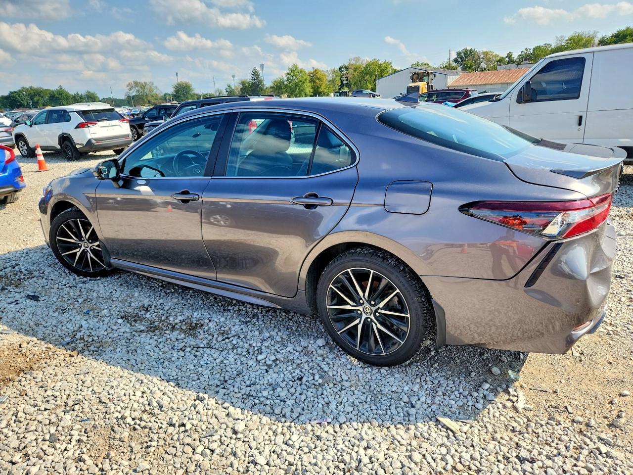 2024 TOYOTA CAMRY SE — Фото 2 из 12