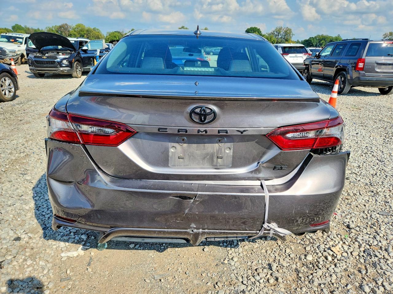 2024 TOYOTA CAMRY SE — Фото 6 из 12