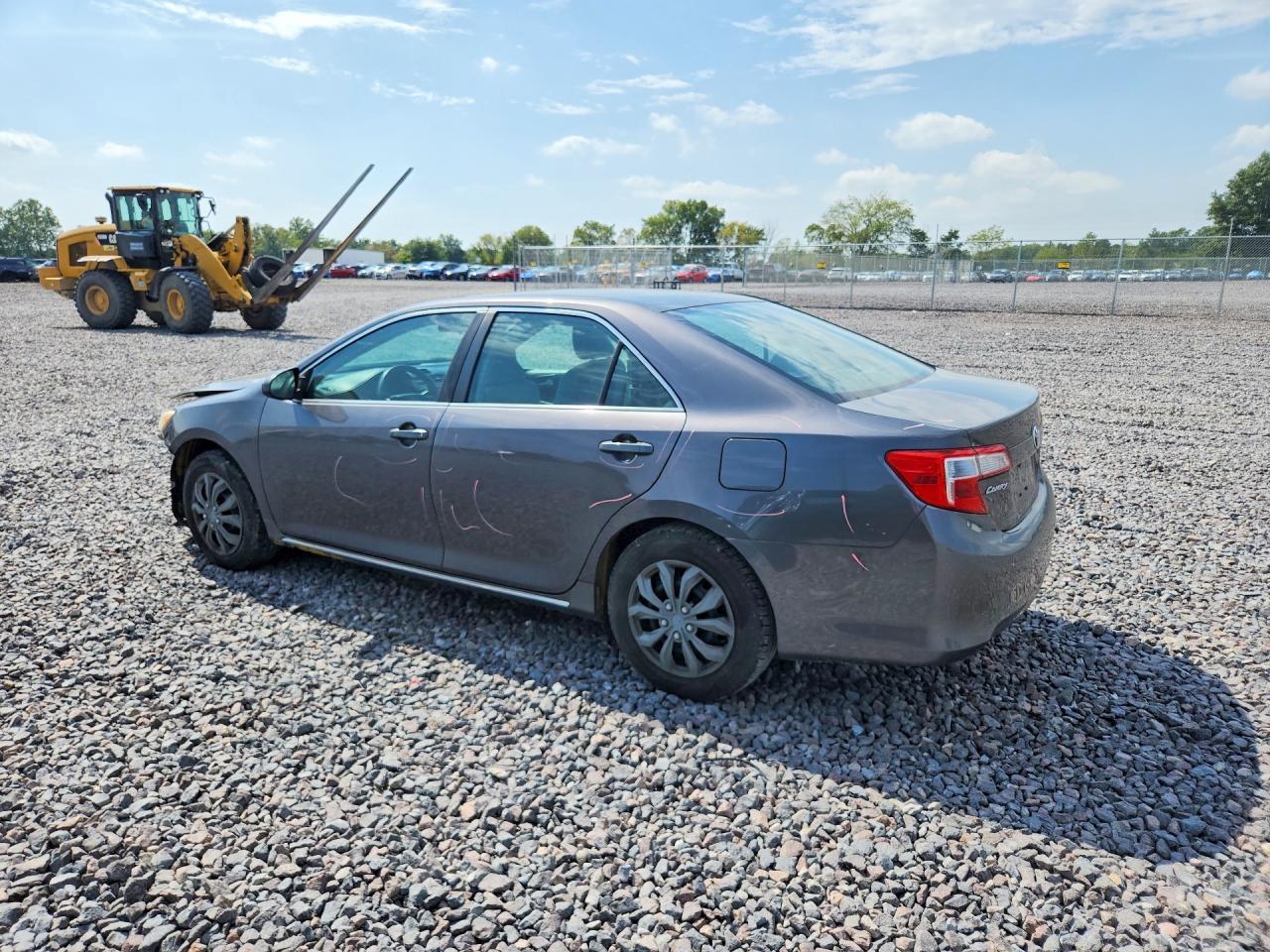 2013 TOYOTA CAMRY LE — Фото 2 из 12