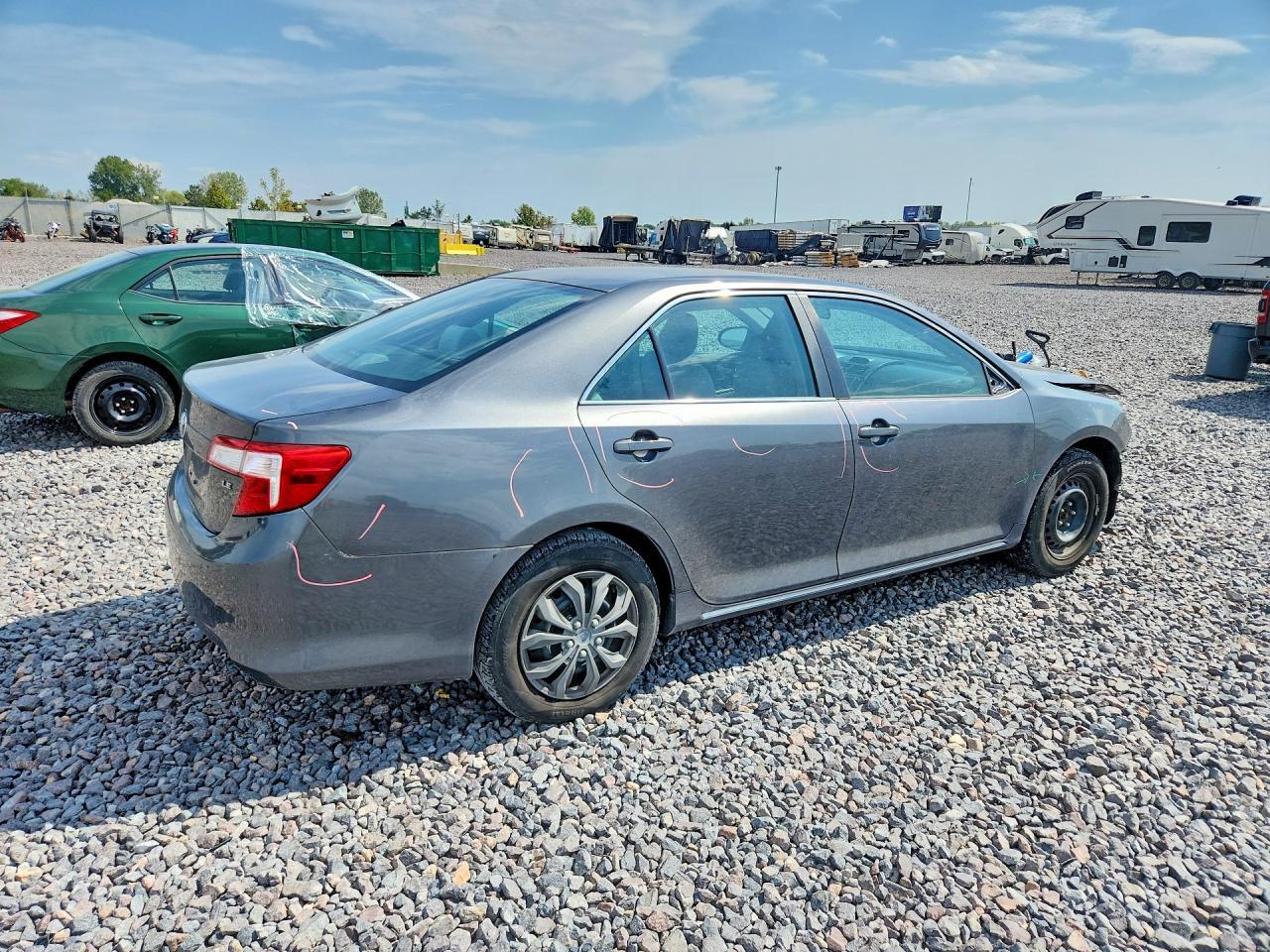 2013 TOYOTA CAMRY LE — Фото 3 из 12