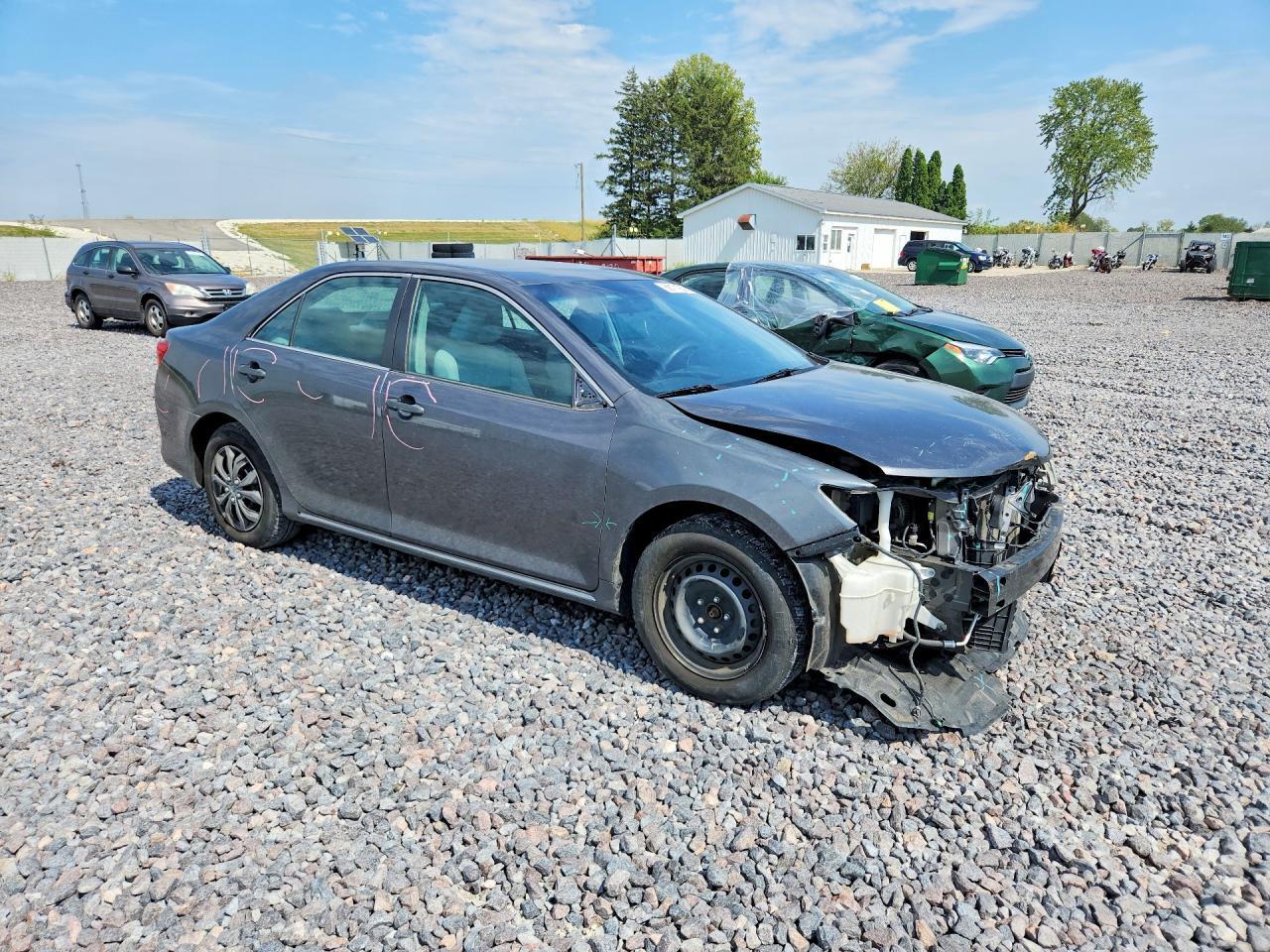 2013 TOYOTA CAMRY LE — Фото 4 из 12