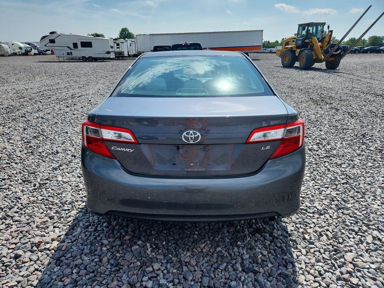 2013 TOYOTA CAMRY LE — Фото 6 из 12