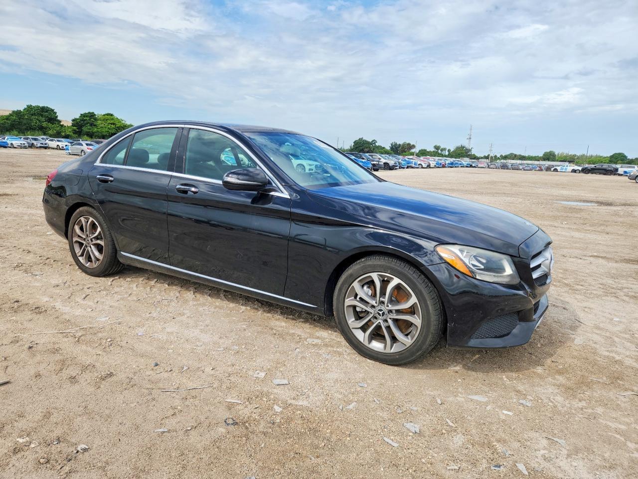 2017 MERCEDES-BENZ C 300 — Фото 4 из 12