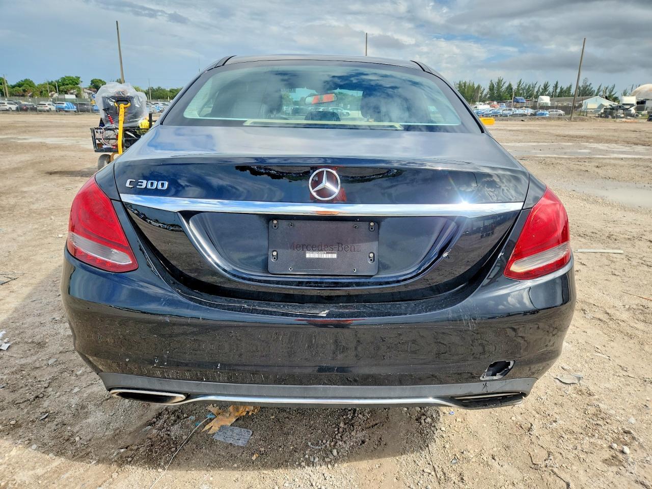 2017 MERCEDES-BENZ C 300 — Фото 6 из 12