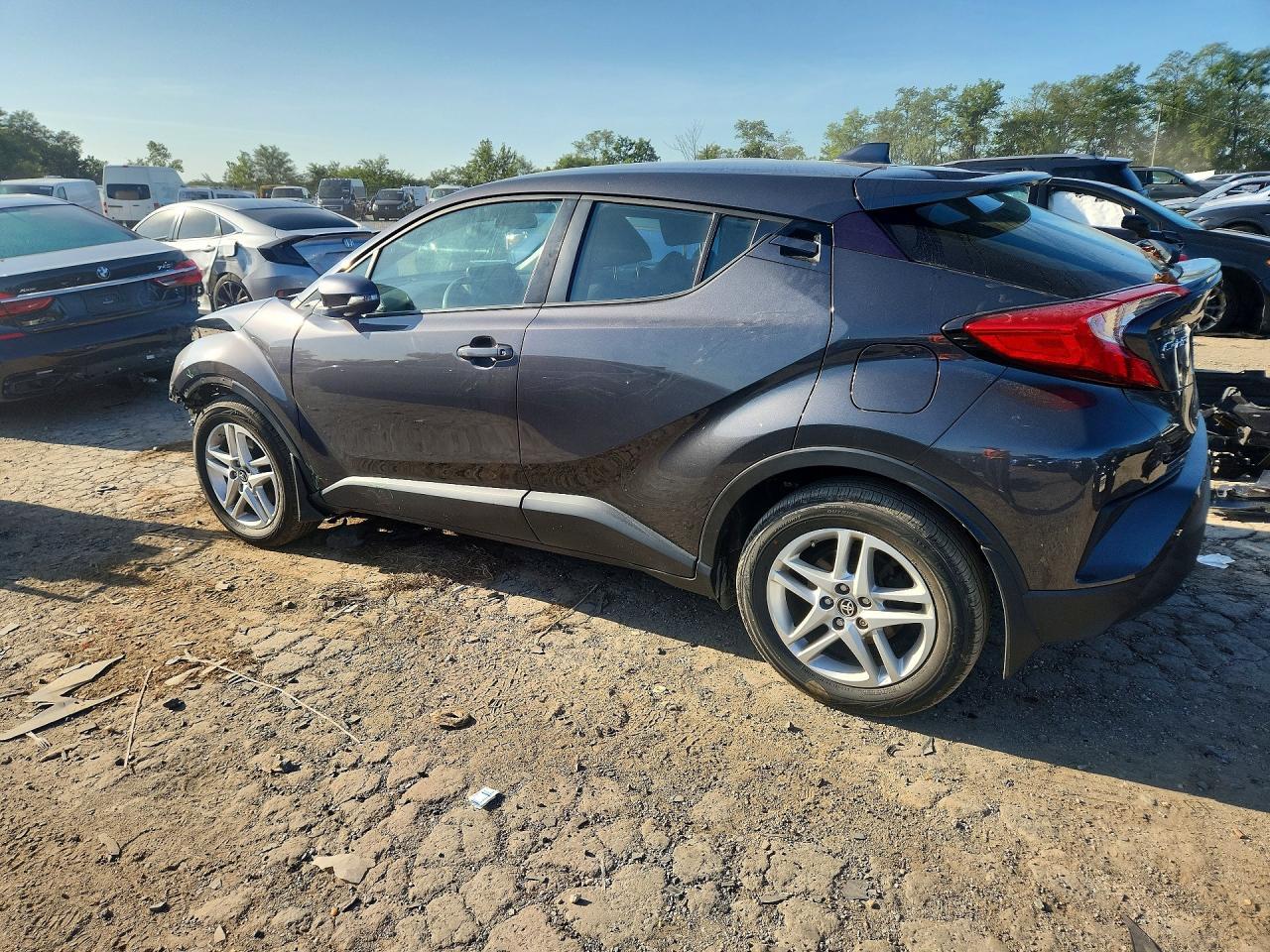 2021 TOYOTA C-HR LE — Фото 2 из 14