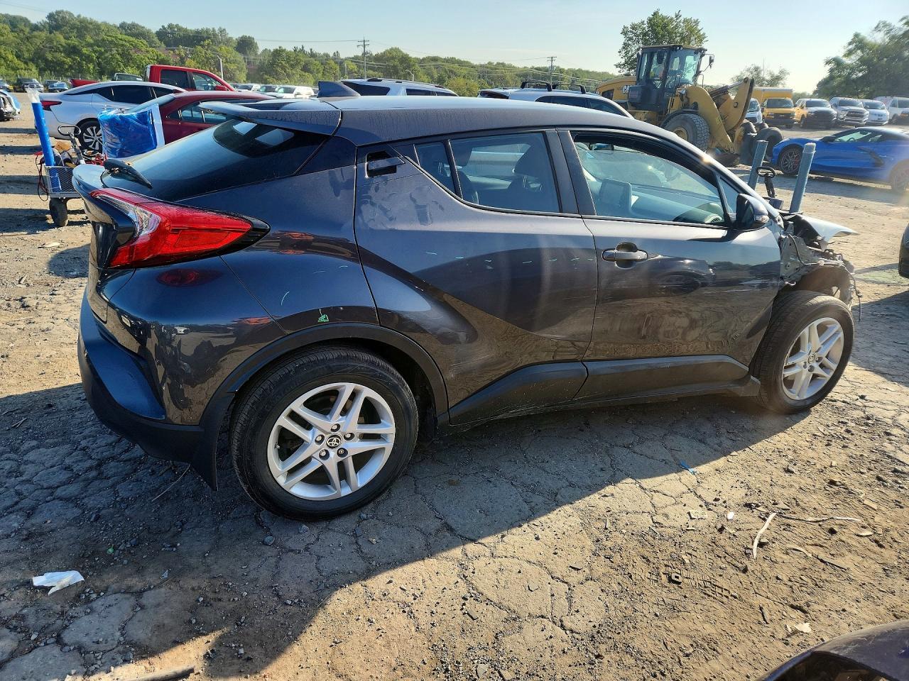 2021 TOYOTA C-HR LE — Фото 3 из 14