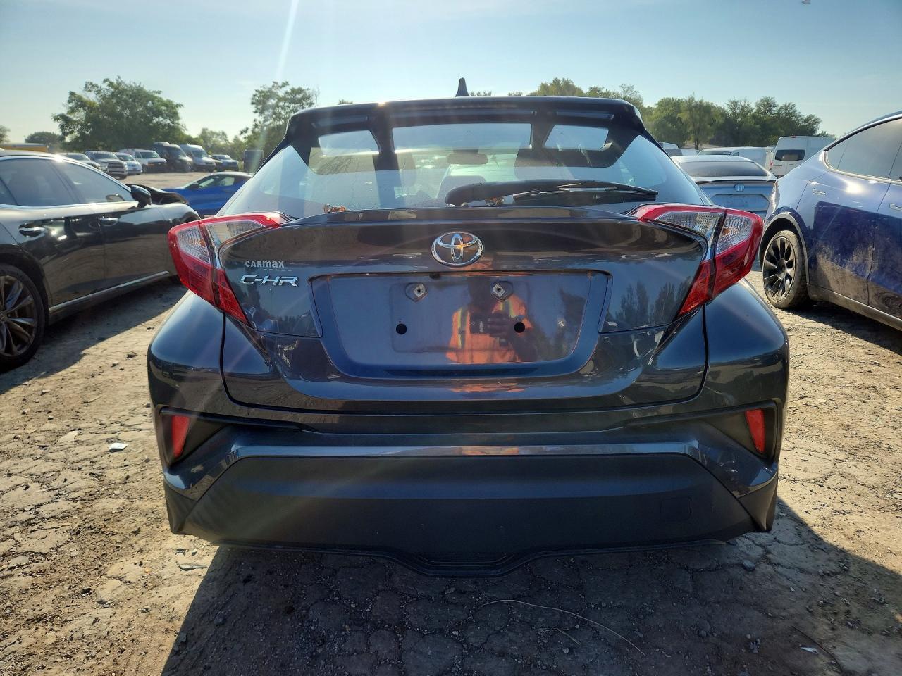 2021 TOYOTA C-HR LE — Фото 6 из 14