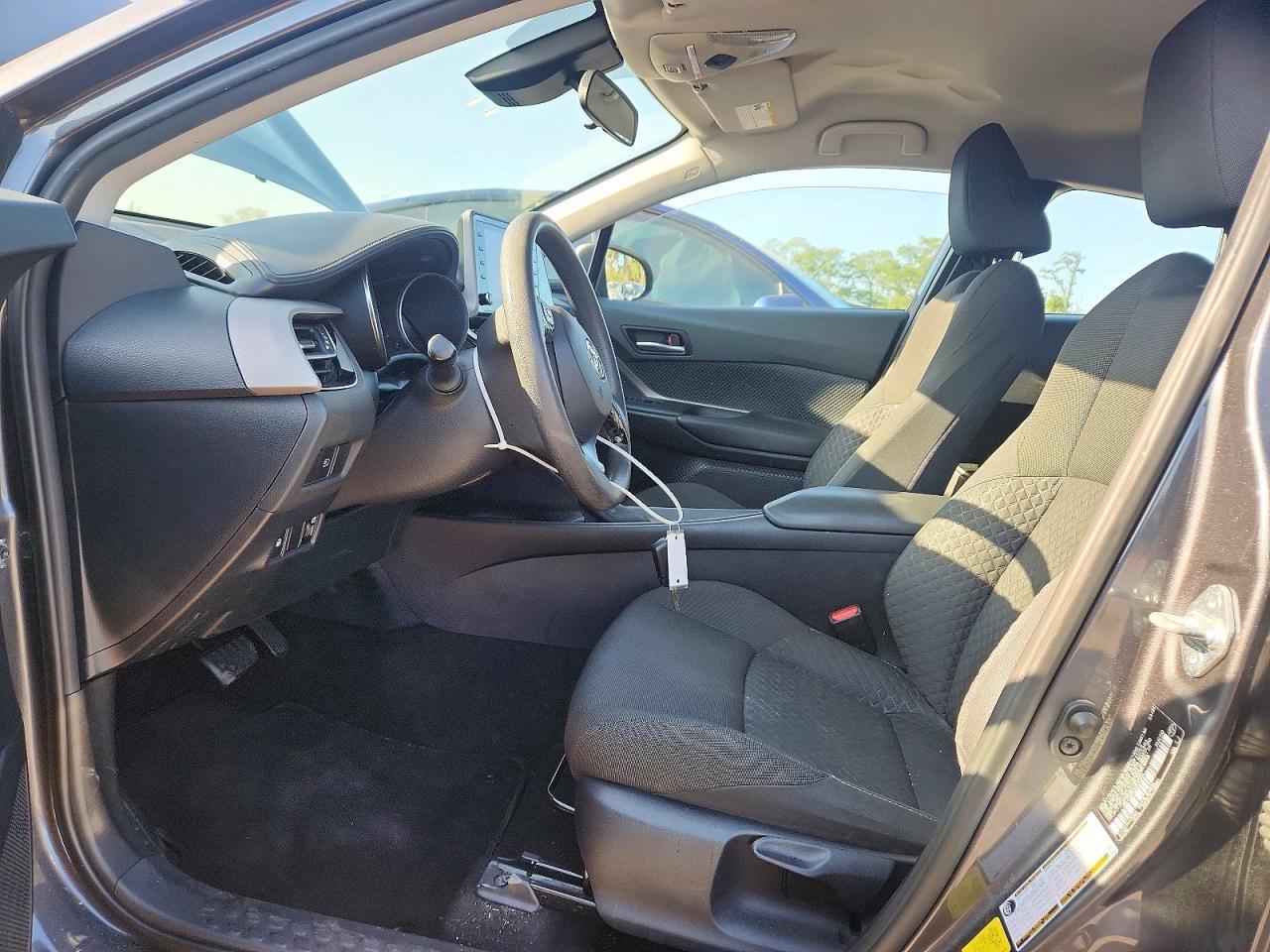 2021 TOYOTA C-HR LE — Фото 7 из 14
