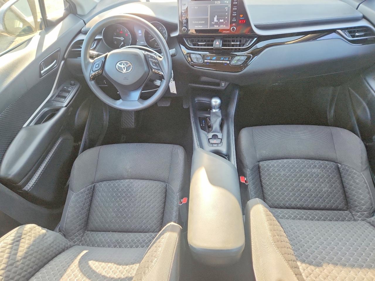 2021 TOYOTA C-HR LE — Фото 8 из 14