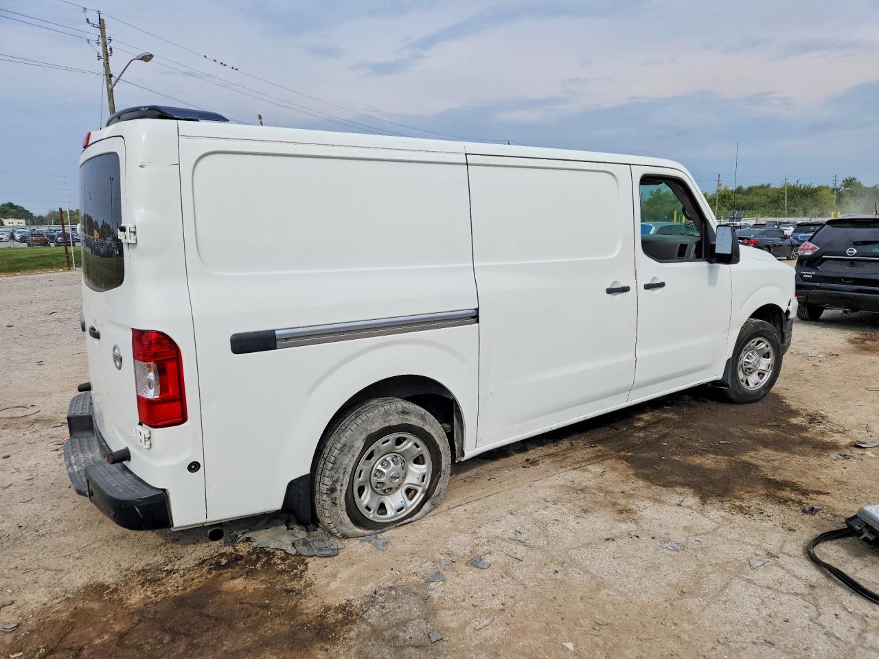 2016 NISSAN NV 1500 DELIVERY VAN — Фото 3 из 14