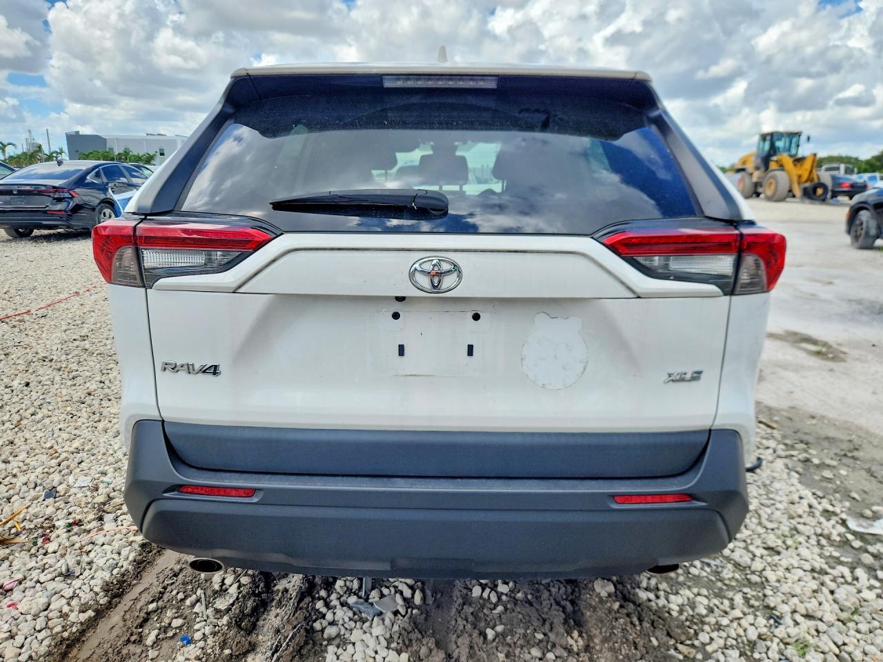 2023 TOYOTA RAV4 XLE — Фото 6 из 13