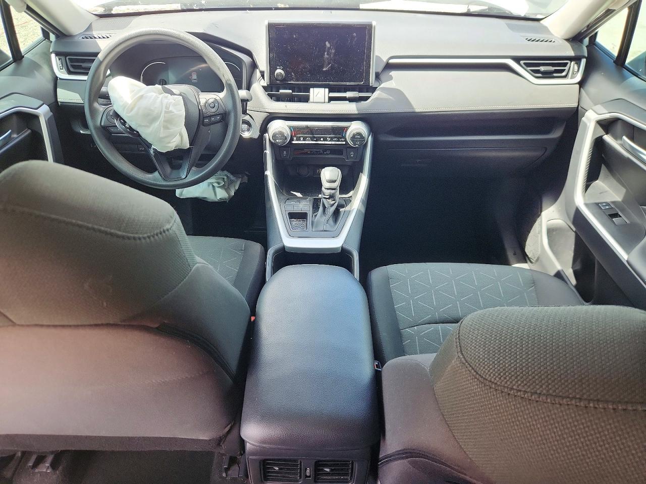 2023 TOYOTA RAV4 XLE — Фото 8 из 13