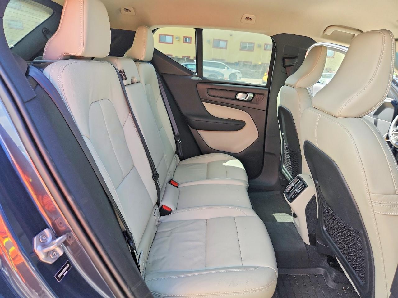 2022 VOLVO XC40 T5 MOMENTUM — Фото 11 из 14