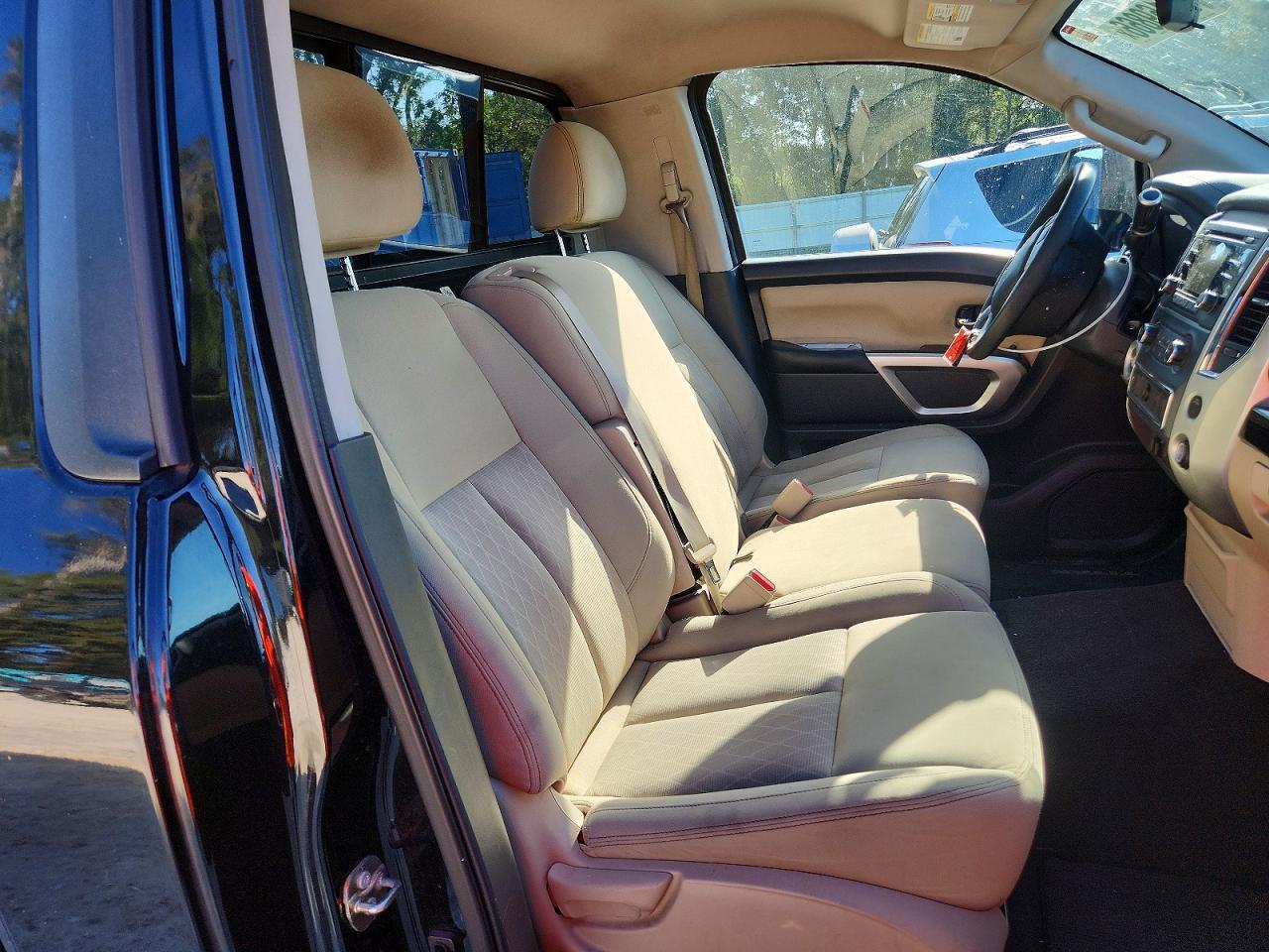 2017 NISSAN TITAN XD SV — Фото 10 из 12