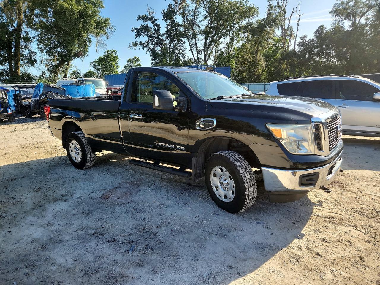 2017 NISSAN TITAN XD SV — Фото 4 из 12