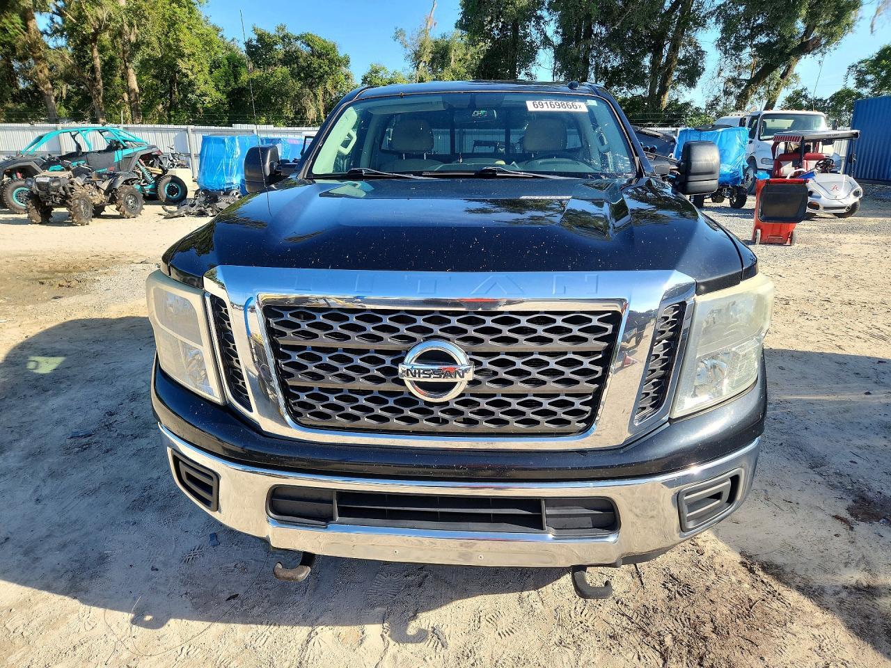 2017 NISSAN TITAN XD SV — Фото 5 из 12