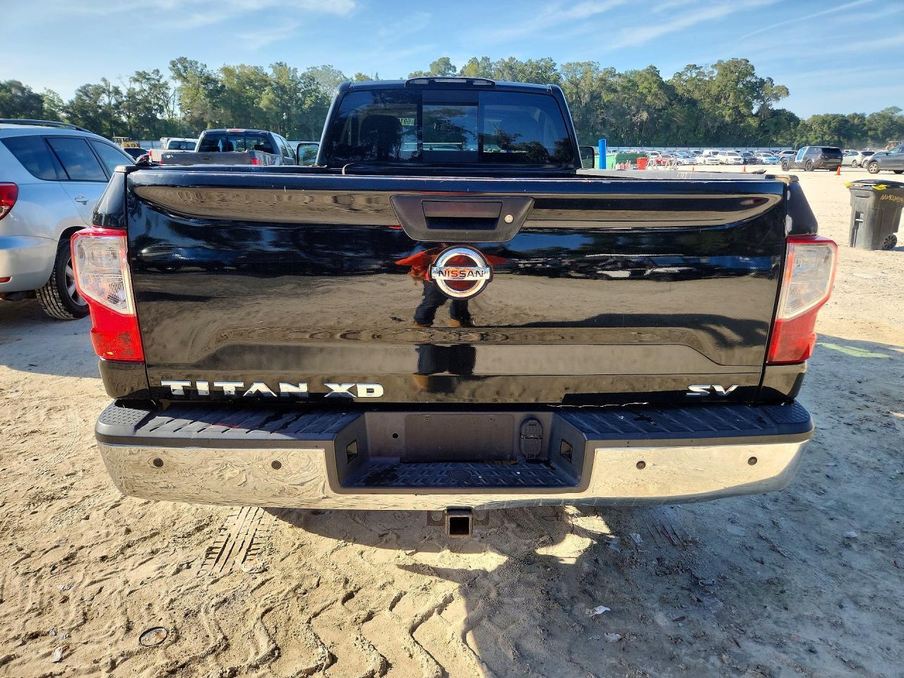2017 NISSAN TITAN XD SV — Фото 6 из 12