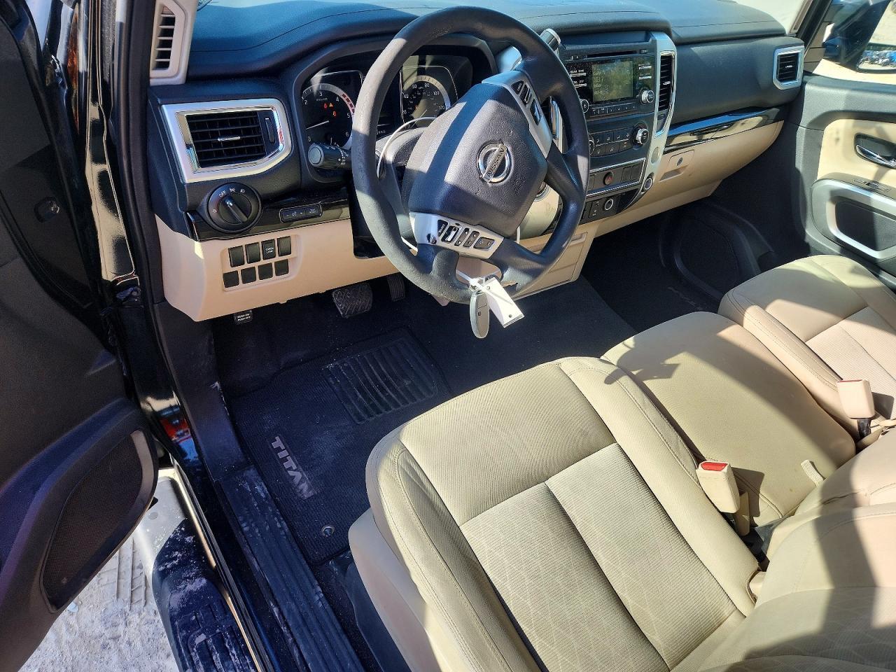2017 NISSAN TITAN XD SV — Фото 8 из 12