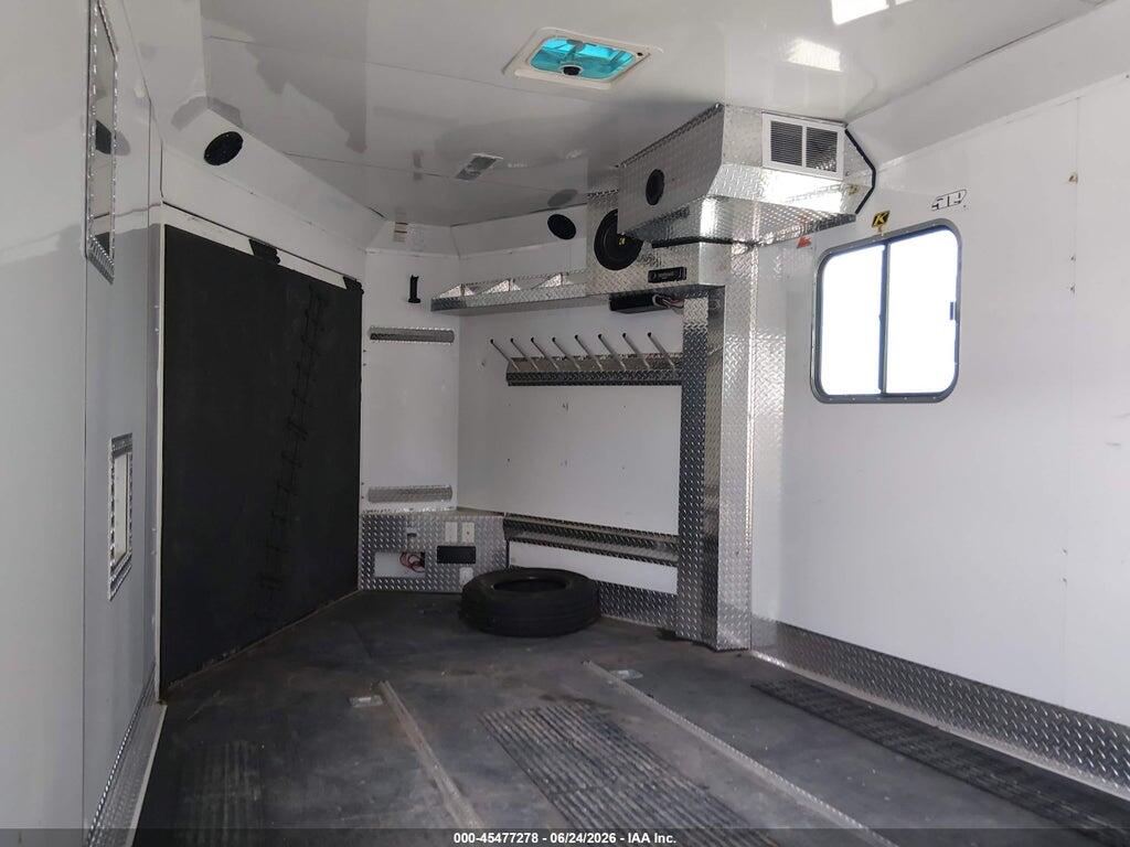 49SW73122KP072022 2019 TRAIL WEST SNOWMOBILE photo no. 5