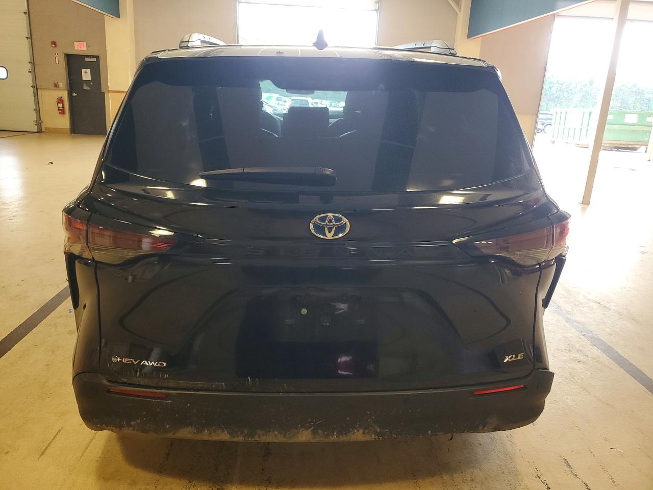2025 TOYOTA SIENNA XLE 7-PASSENGER — Фото 6 из 12