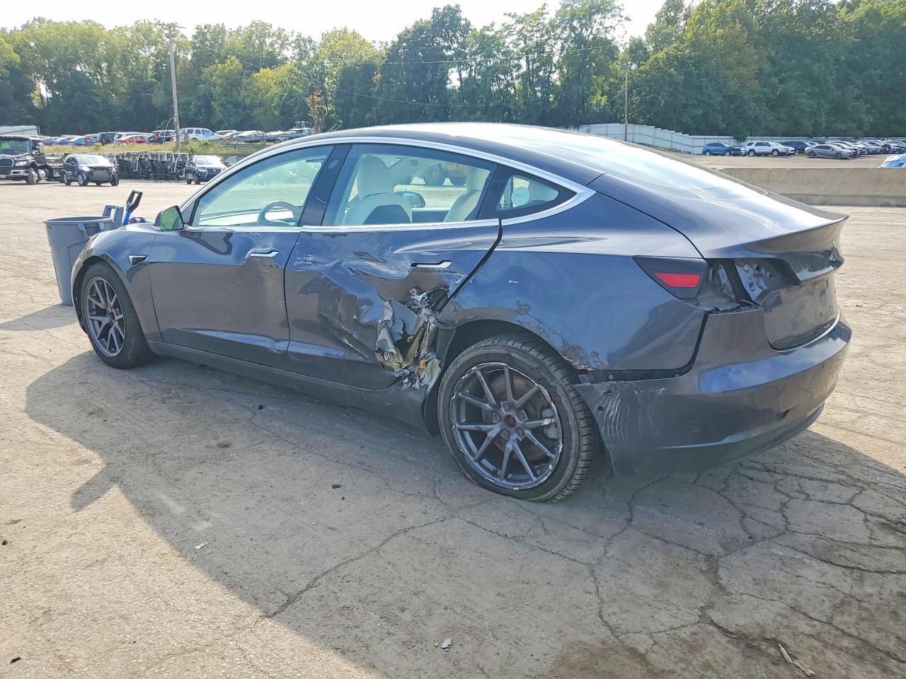 2018 TESLA MODEL 3 — Фото 2 из 12