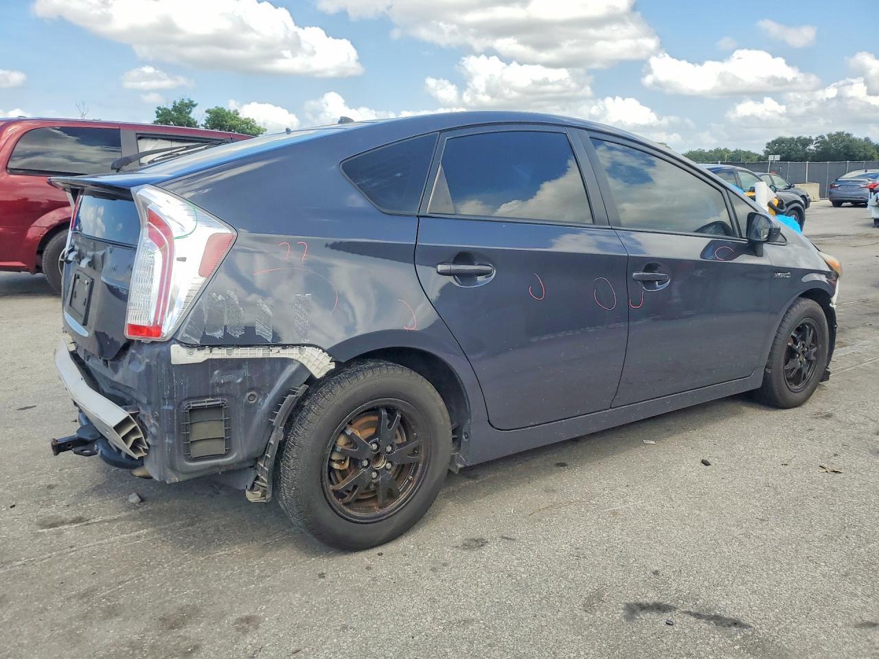 2015 TOYOTA PRIUS TWO — Фото 3 из 13