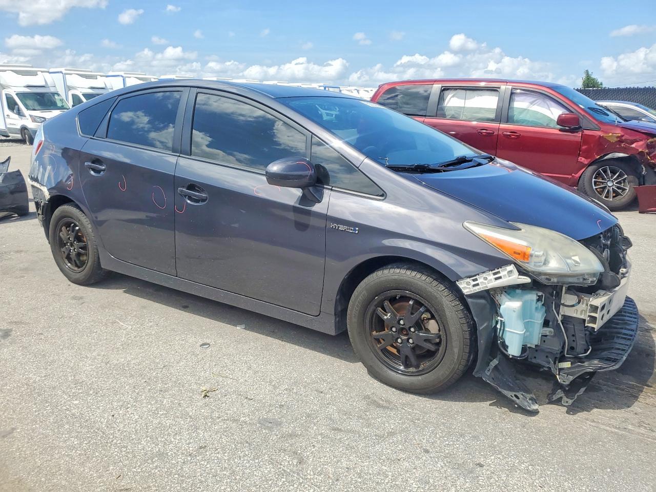 2015 TOYOTA PRIUS TWO — Фото 4 из 13