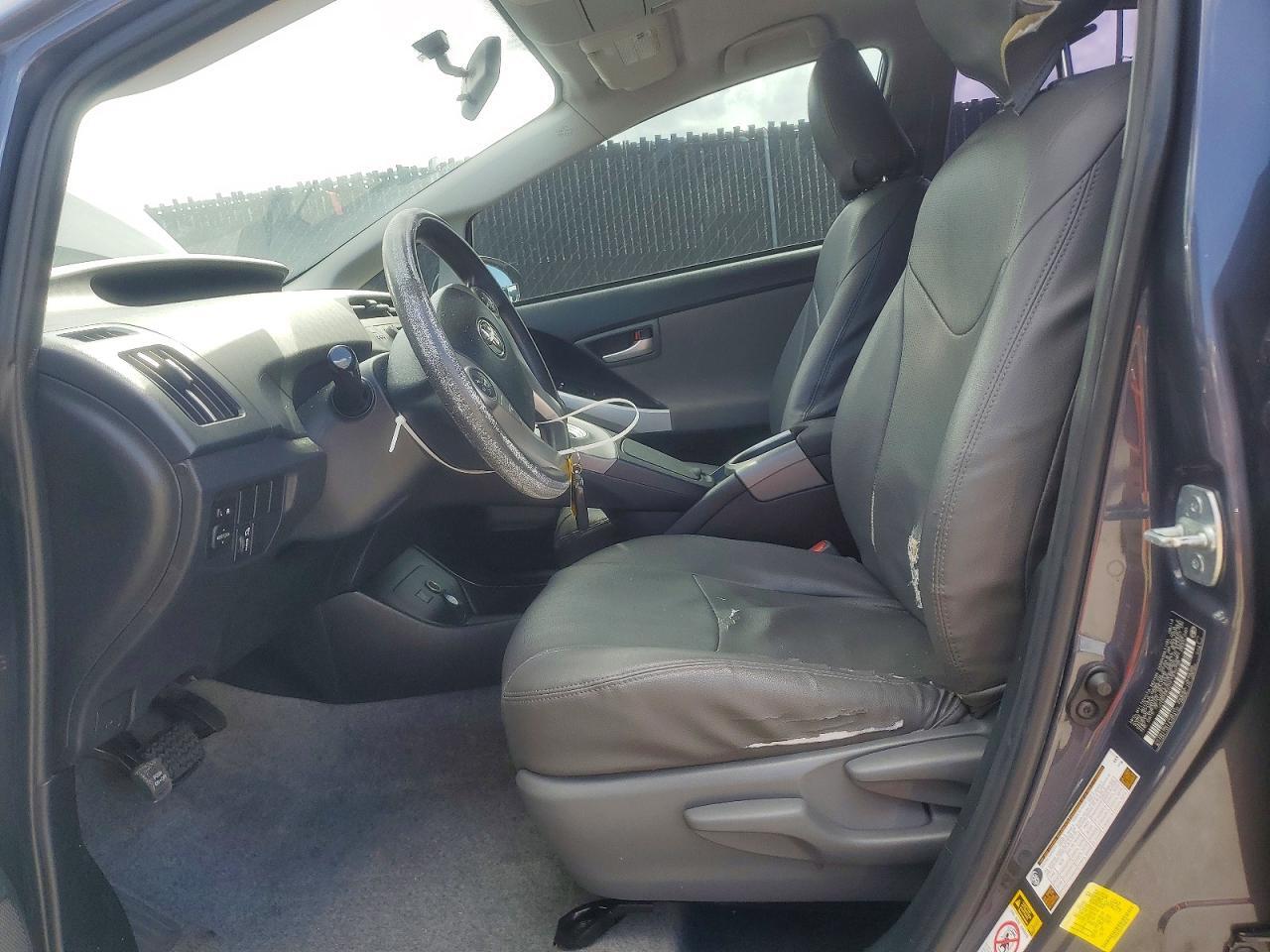 2015 TOYOTA PRIUS TWO — Фото 7 из 13