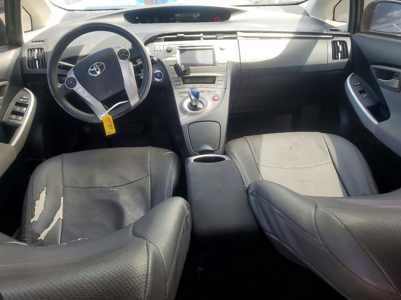 2015 TOYOTA PRIUS TWO — Фото 8 из 13