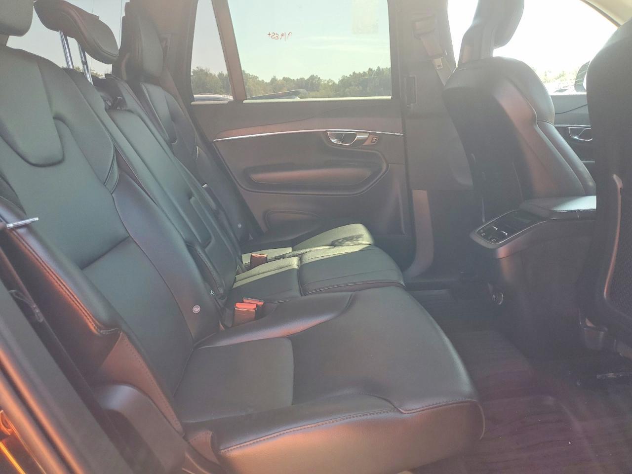 2020 VOLVO XC90 T5 MOMENTUM — Фото 10 из 12