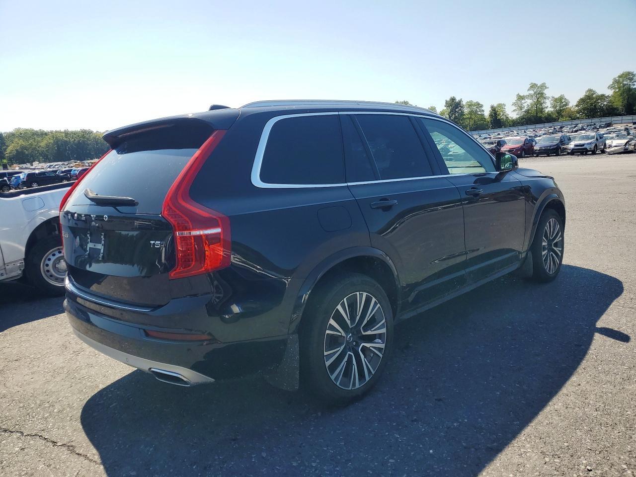 2020 VOLVO XC90 T5 MOMENTUM — Фото 3 из 12