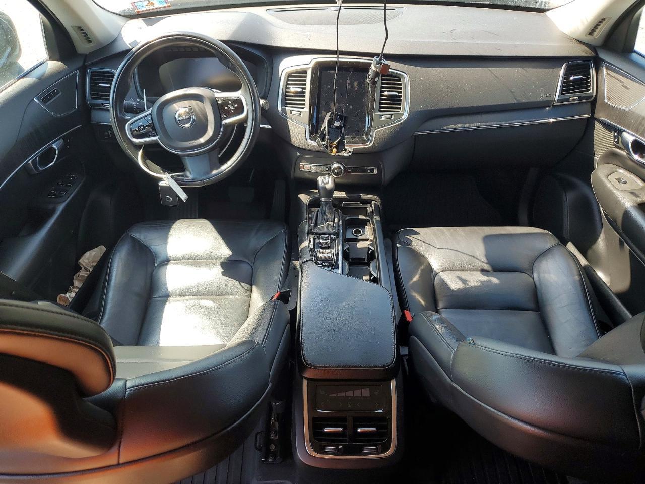 2020 VOLVO XC90 T5 MOMENTUM — Фото 8 из 12